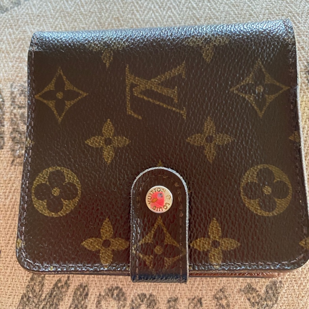 💯 GUARANTEED AUTHENTIC Louis Vuitton Brown Monogram Key Holder